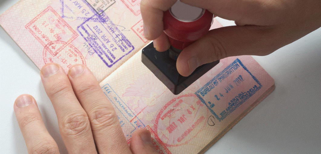 ما هي خطوات الاستعلام عن رقم تأشيرة الدخول لمقيم؟