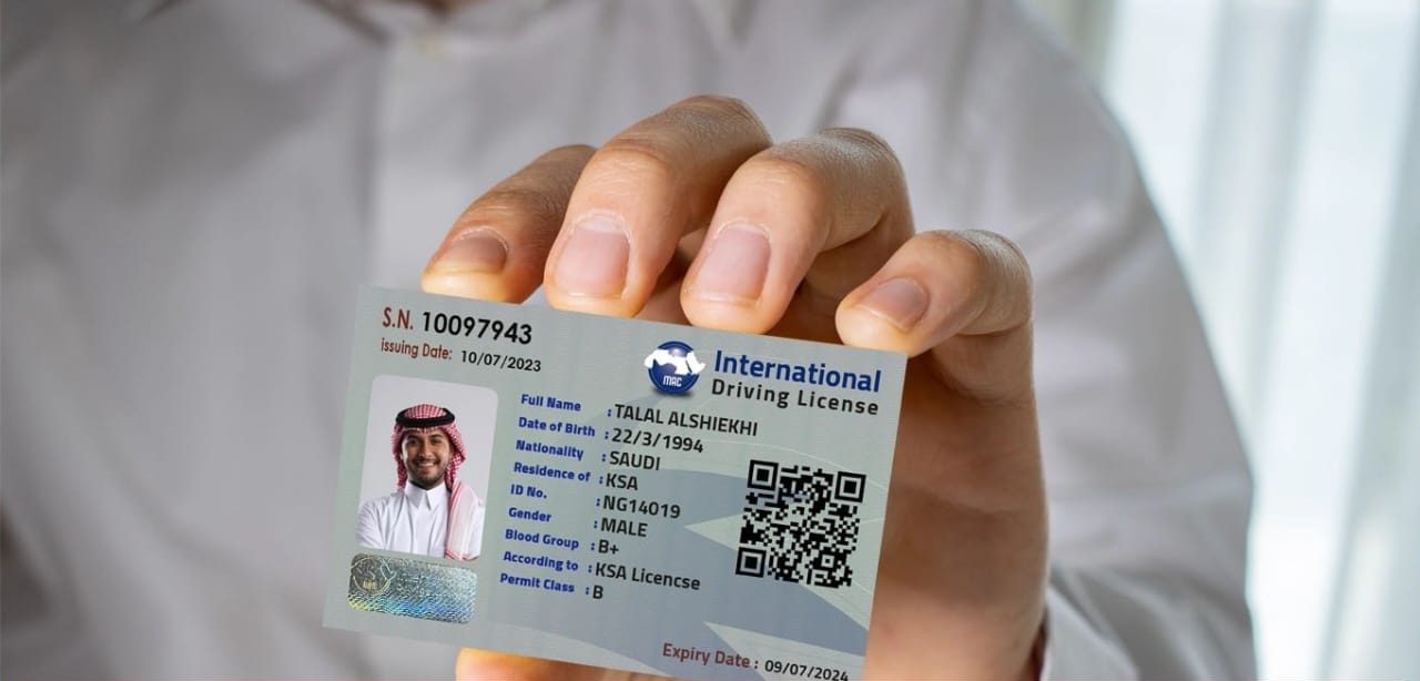 رخصة أجنبية ومركبة بلوحات غير سعودية