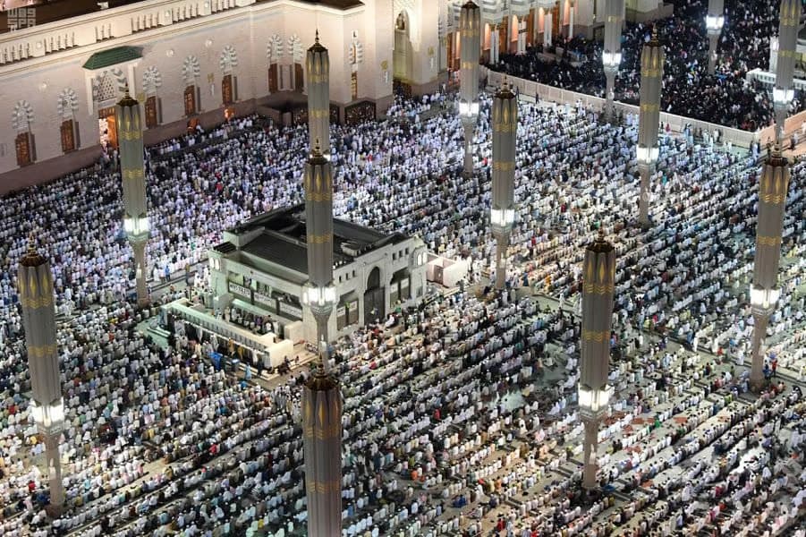 موعد صلاة التهجد في المسجد النبوي 