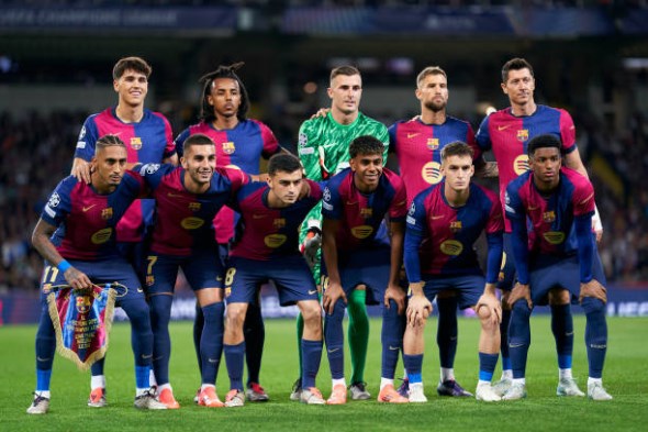 اسماء لاعبين برشلونة وصورهم 2025