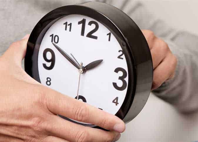 قصة التوقيت الصيفي وما هي فوائده وأضراره