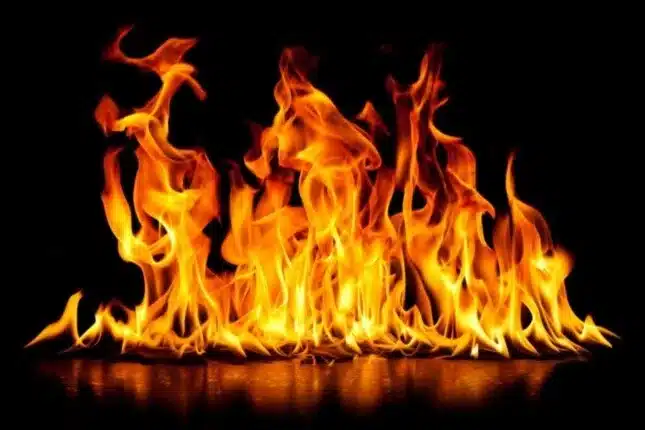 معنى رؤية الحريق في المنام للعزباء