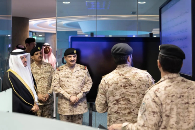 نائب وزير الحرس الوطني يقوم بزيارة لمركز القيادة الرئيسي بوزارة الحرس الوطني 1 2447199.pngw800q100fjpg
