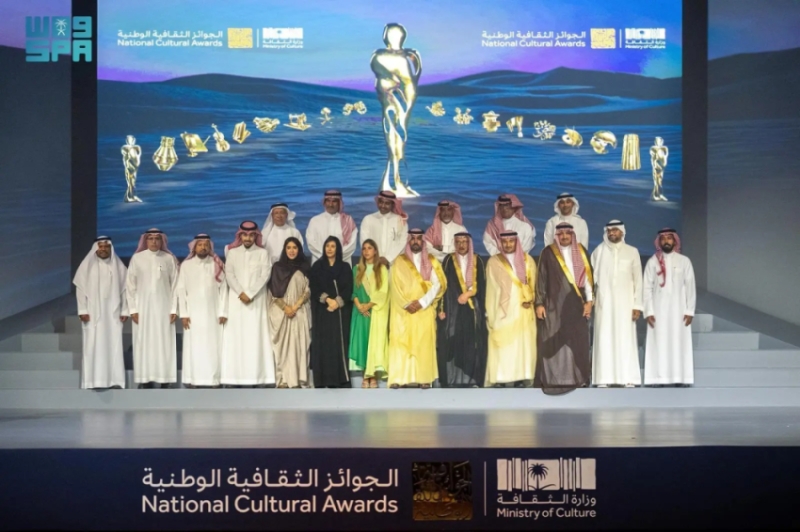 تكريم وزير الثقافة للفائزين بجوائز الثقافة الوطنية خلال الدورة الخامسة 1 2454269.pngw800q100fjpg